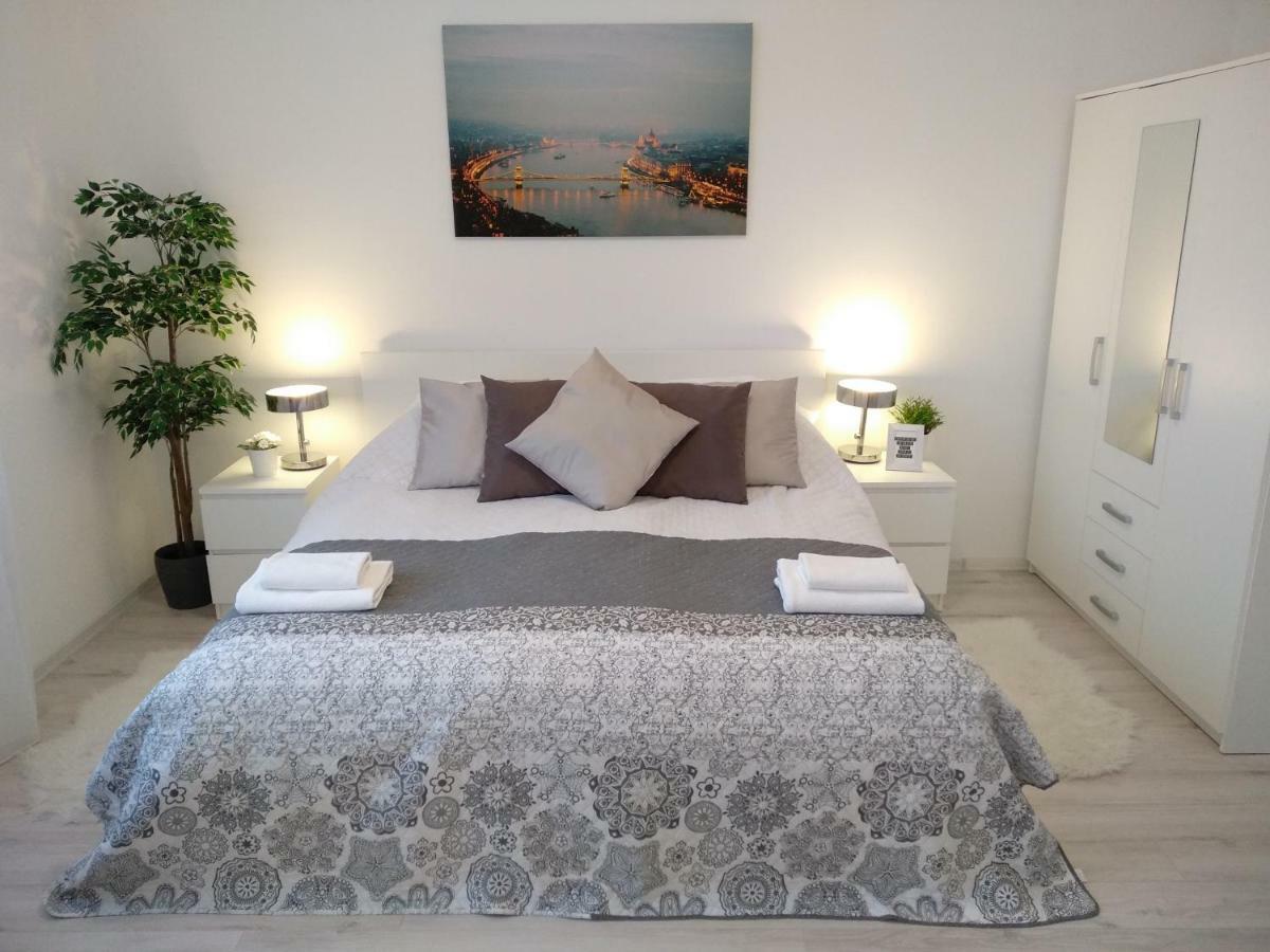 Pannónia Luxury Apartman with WIFI&Balcony Budapeste Exterior foto