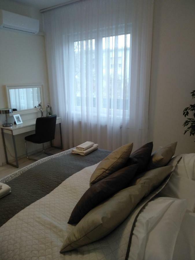 Pannónia Luxury Apartman with WIFI&Balcony Budapeste Exterior foto